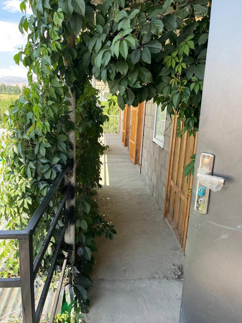 "Bilim" Guest House Tamchy Exterior photo